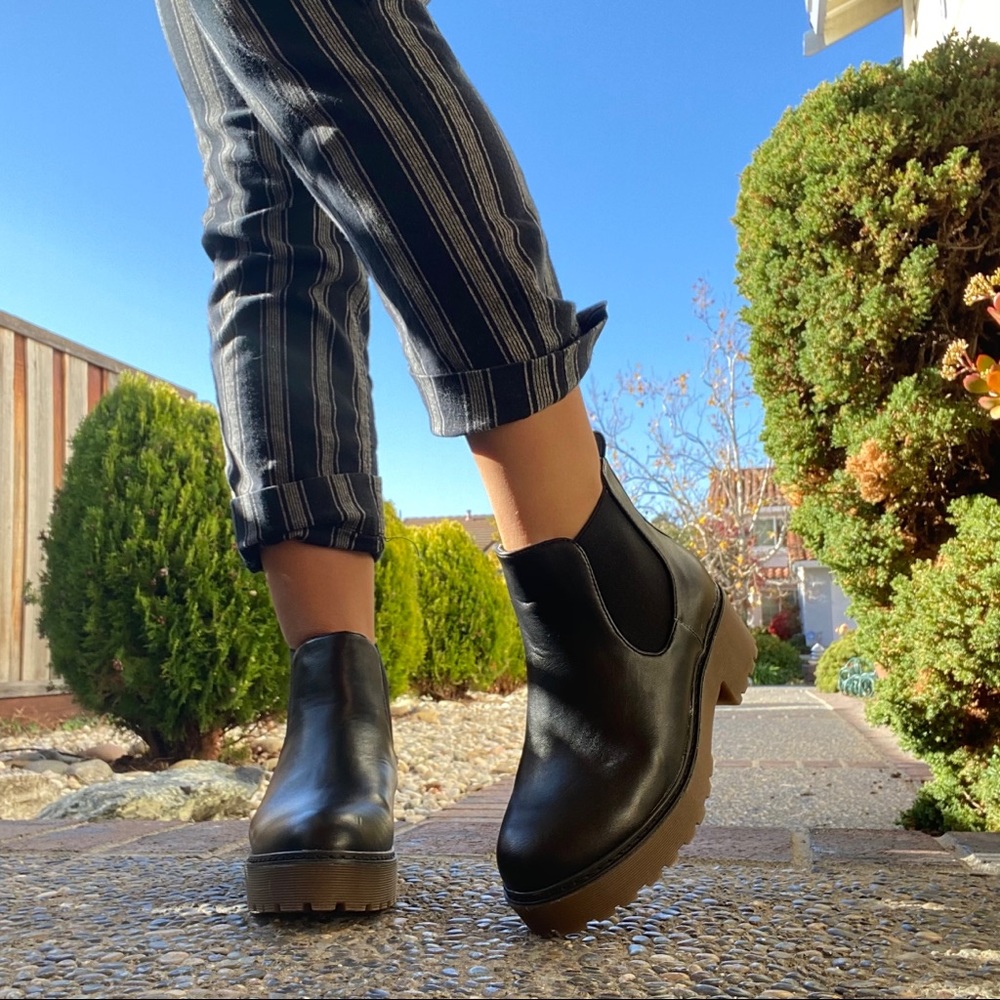 Gum Sole Black Booties